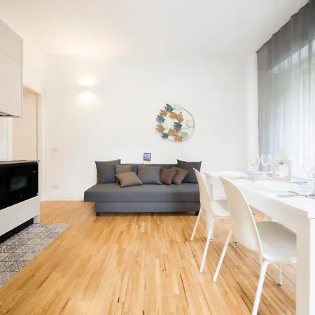 Casaviva - Charming Bilo With Terrace In Apartment